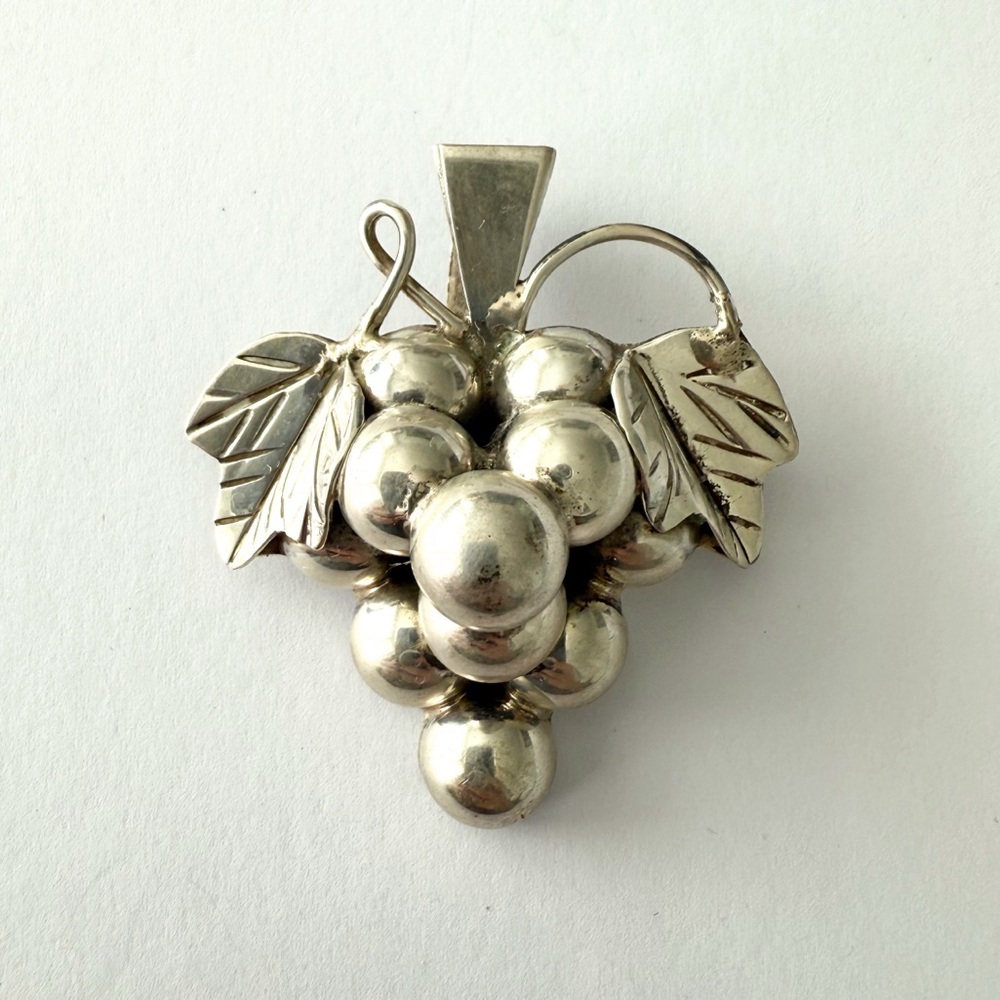 Vintage Sterling Silver 925 3D Grape Bunch Brooch Pin